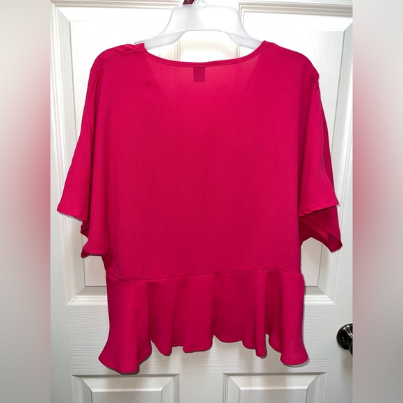 🩷 NWOT! Fucshia Peplum Blouse - Picture 4 of 7
